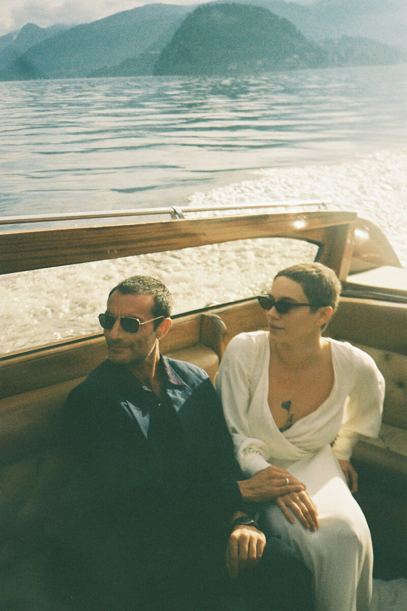 lake como wedding couple on boat