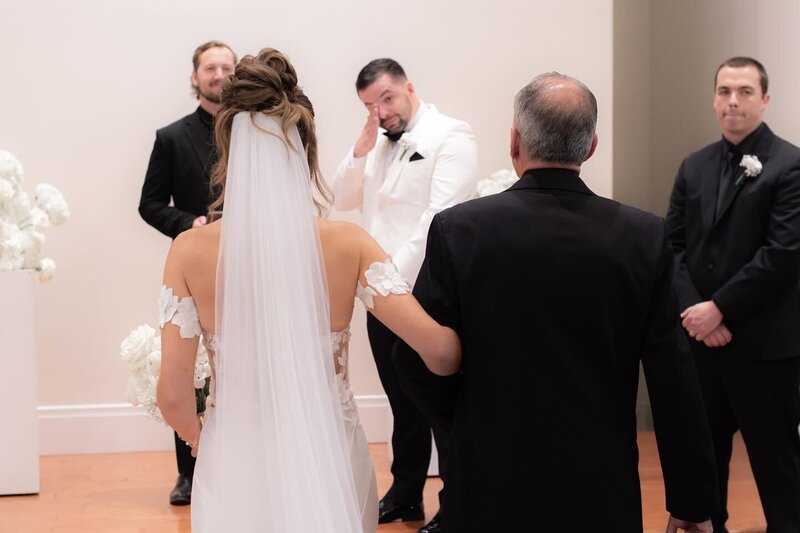 Indiana_Michigan_Wedding Planner_Carmel_Ritz Charles_Estate_Bridal Fashion_Editorial_Ceremony_Aisle