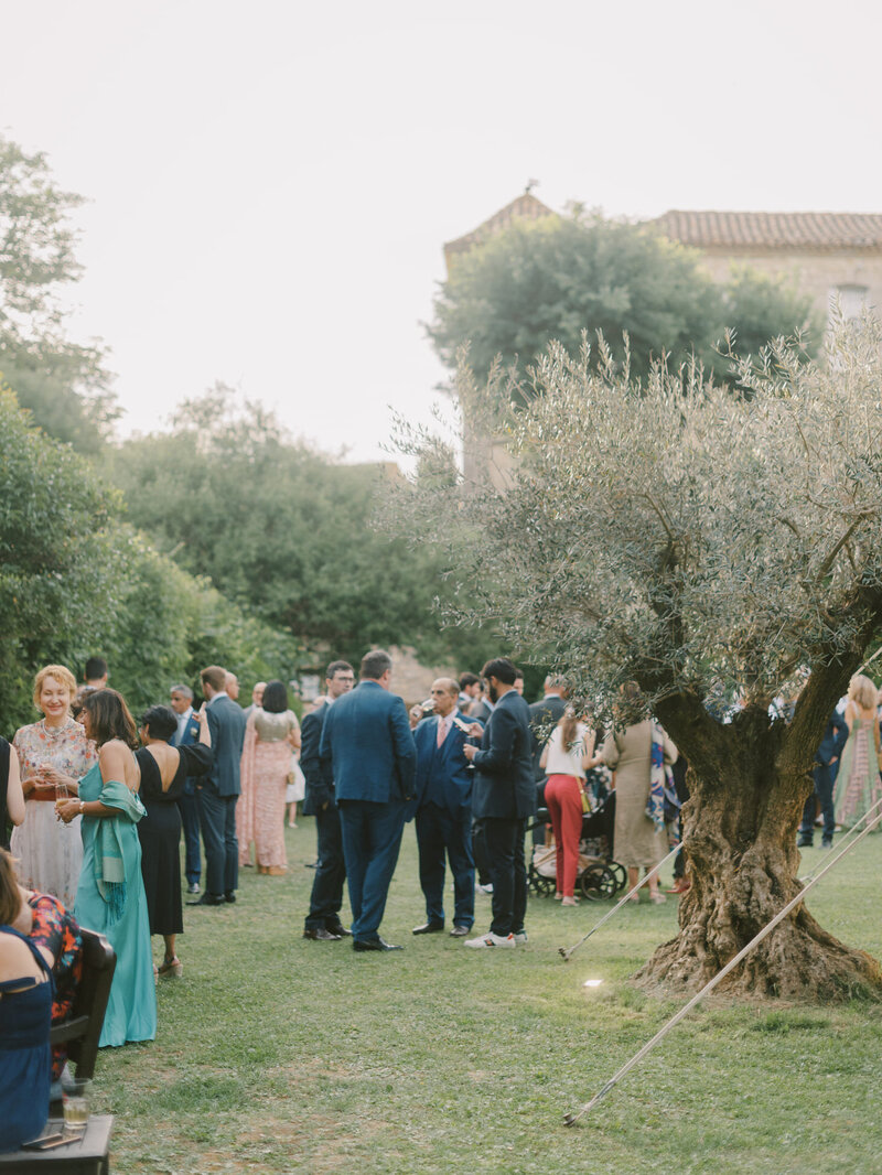 wedding-welcome-party-in-the-garden