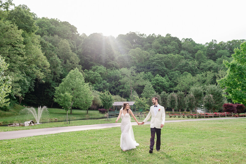 Classic summer wedding photography at Ruskin venues Tennessee