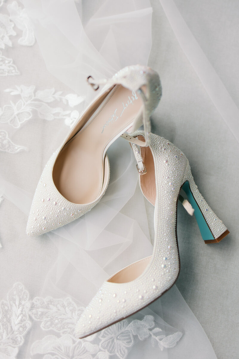 BreezewayBarnsandGardenWeddingPerry,NYKelseeRislerPhotography-Kaiden+Dominique-28