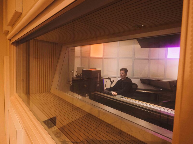 Earforce-Geluidsstudio-Amsterdam-Audio-Post-Voiceover-Geluidsproducties-muziek-podcast-webinar-studio-4-soundengineer