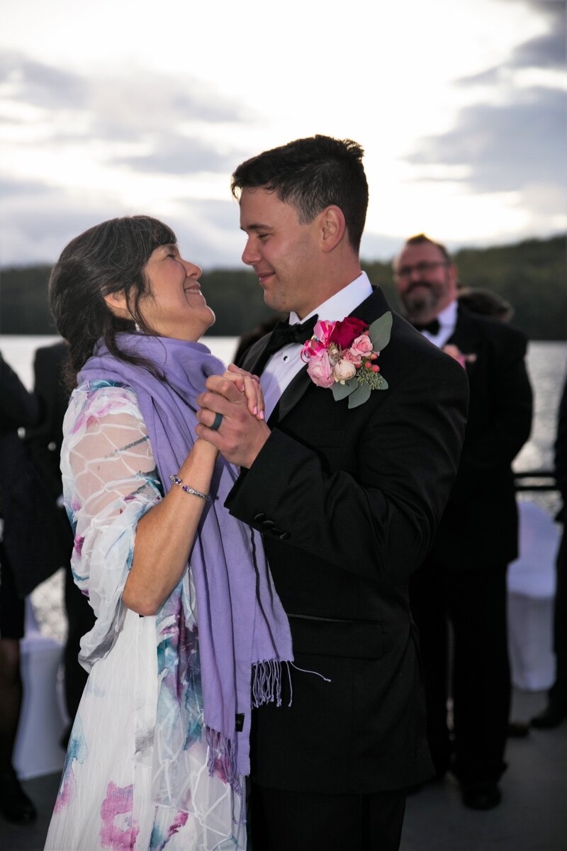 Groom dancing with Mother | Wedding Photography