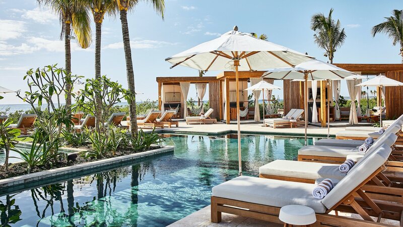 ete-gallery-resort-pool-cabanas