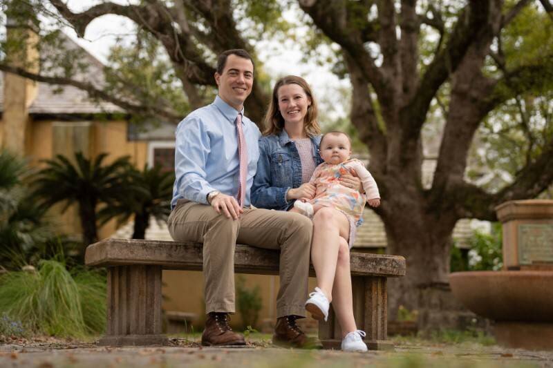 beautiful-family-pose-on-a-bench-in-a-park-in-downtown