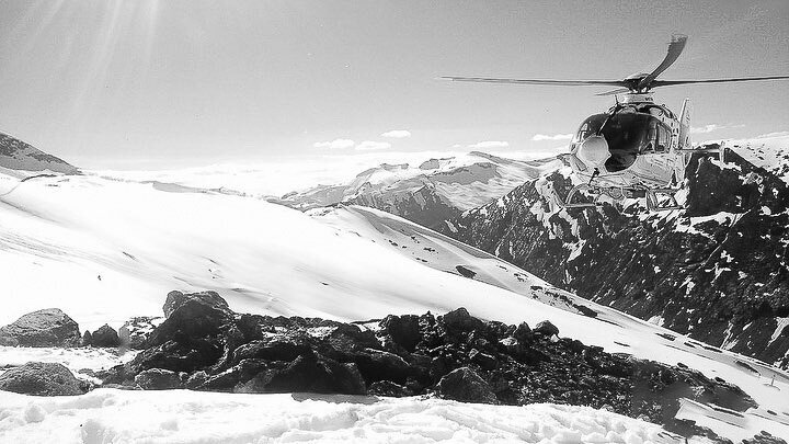 Helicopter lands in snowy Lake Tahoe mountains