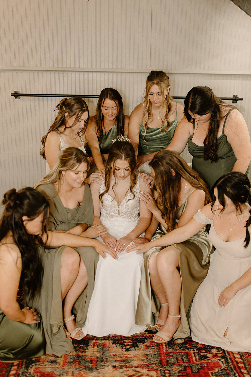 shane-nyah-wedding-ladies-taylorraephotofilm-118_websize