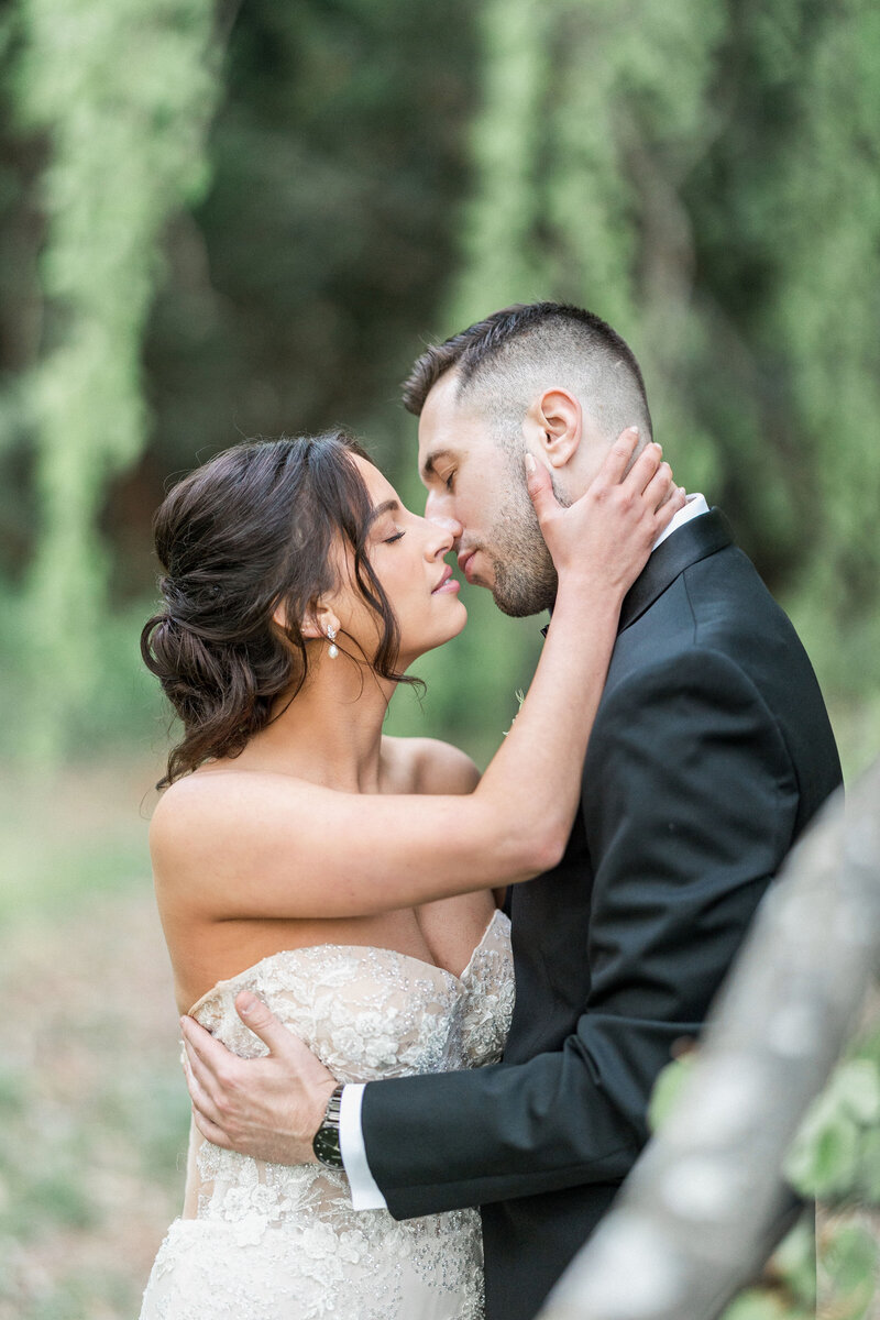 A married couple kiss at Blithewold Mansion in Bristol Rhode Island