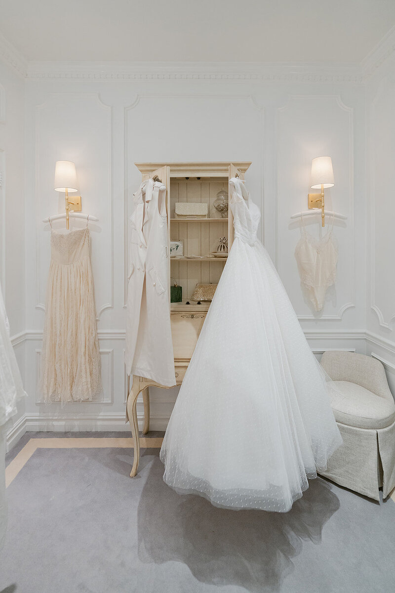 High-end New York bridal editorial featuring exclusive vintage gown.
