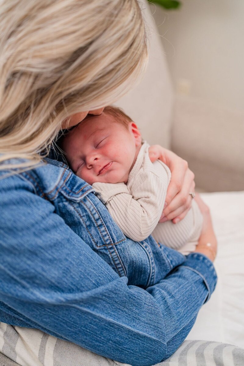 eau claire newborn photography mom and baby