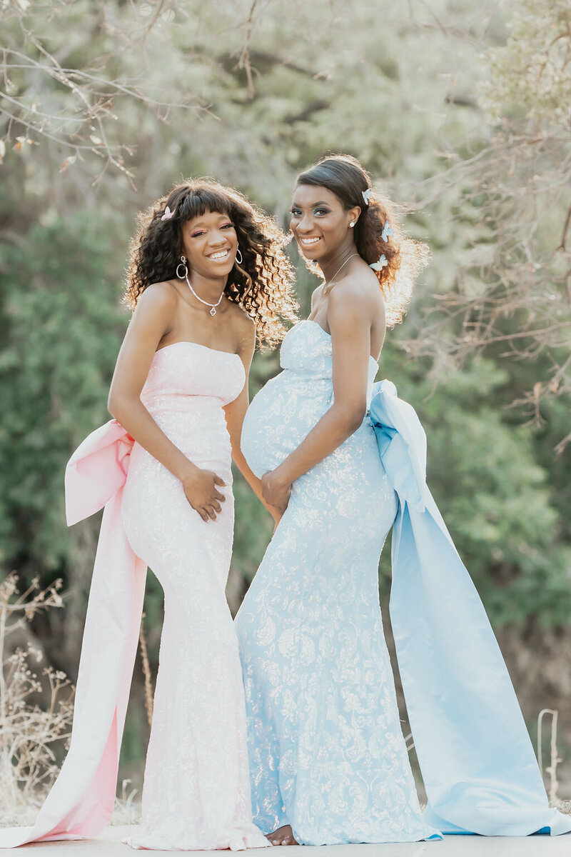 Fort Worth Wedding Photographer | DFW Photographer Rae De Lain Weddings Light and Airy | Stunning women holding bellies for maternity session