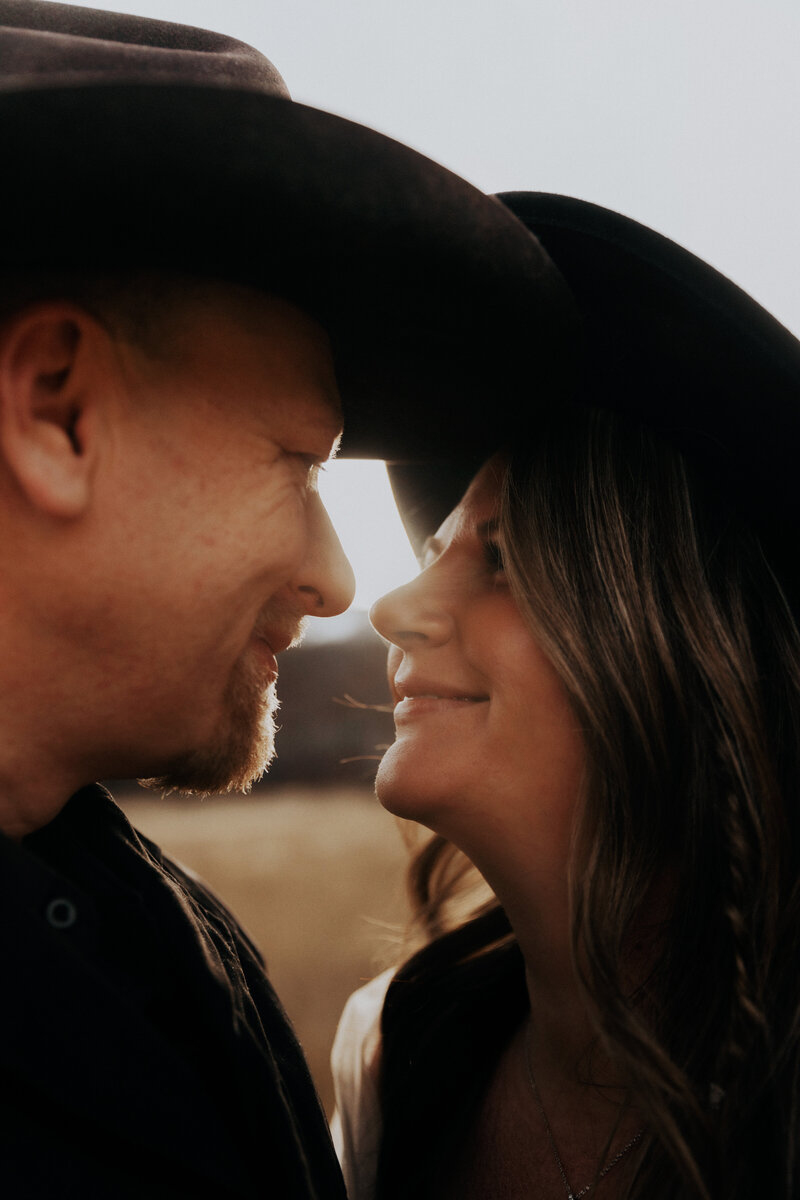 trisannphotofilm-engagement-photos-2023-63 (2)