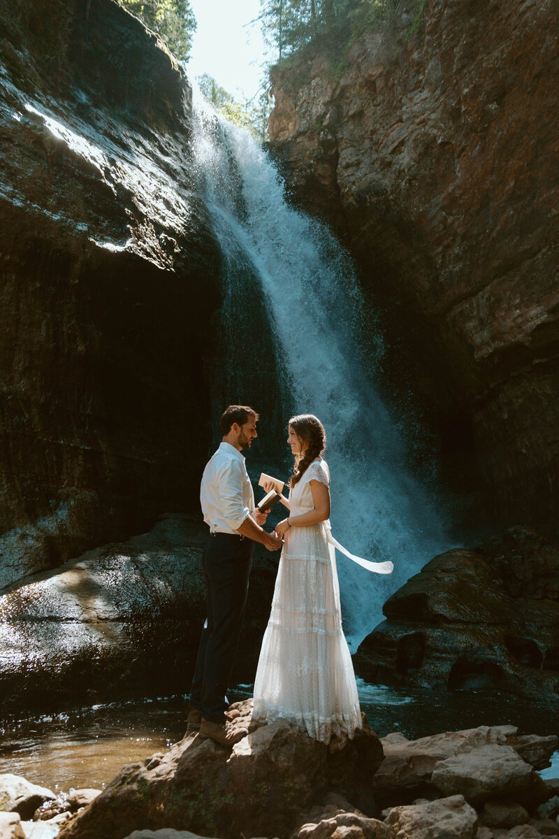 miners-falls-michigan-upper-peninsula-elopement-michigan-wedding-photographer-alisciamariephotography-4372