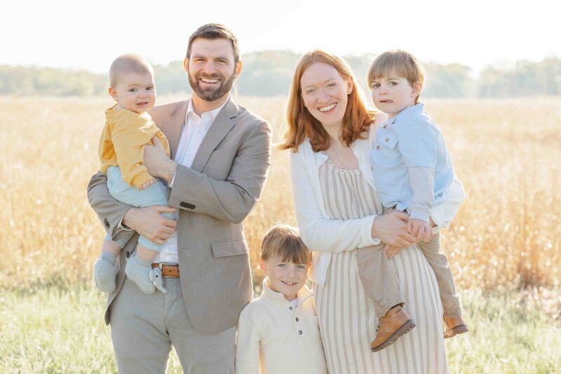 Family of 5 smiling during photos in Ashburn, Virginia