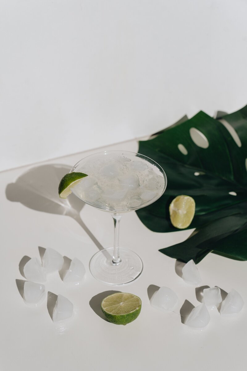 photo-of-cocktail-glass-with-sliced-lime-4051372