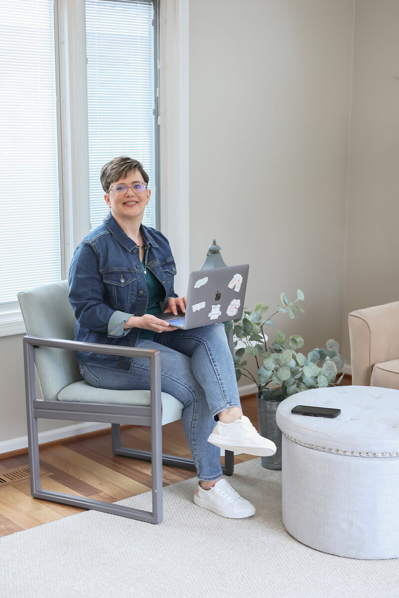 Dubsado expert, helping entrepreneurs automate workflows and streamline client management