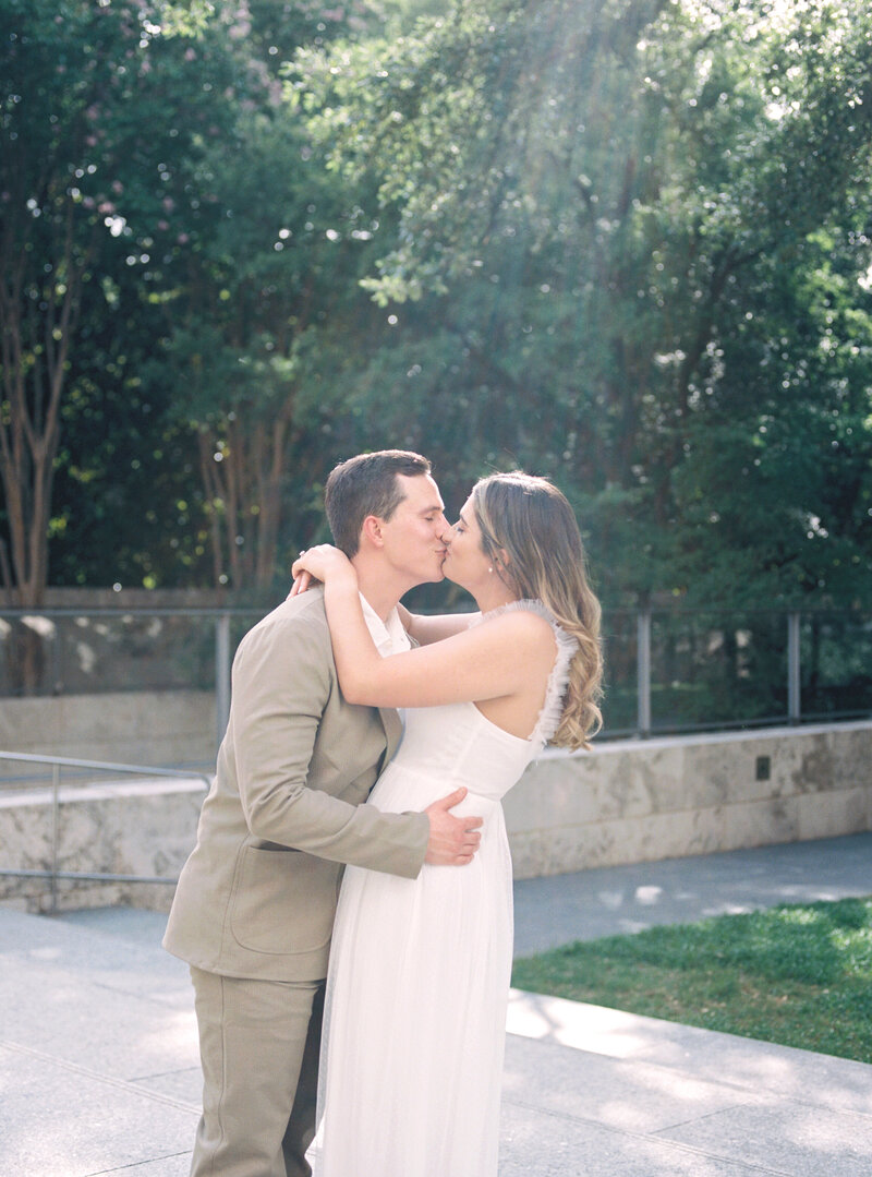 Nasher Sculpture Center - Engagement Session - Nick & Peri - @stephaniemichellephotog - Stephanie Michelle Photography - 28-R1-E009