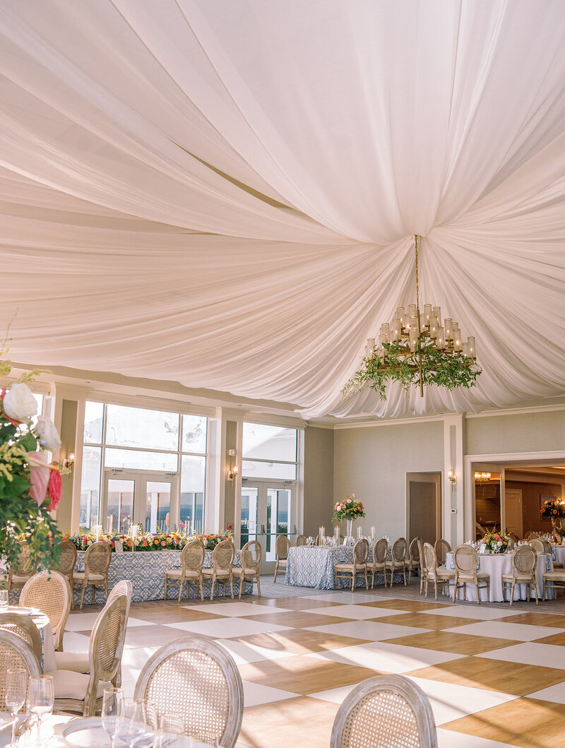 Colorful Coastal Wedding at Rehoboth Beach Country Club, image size:800x1059