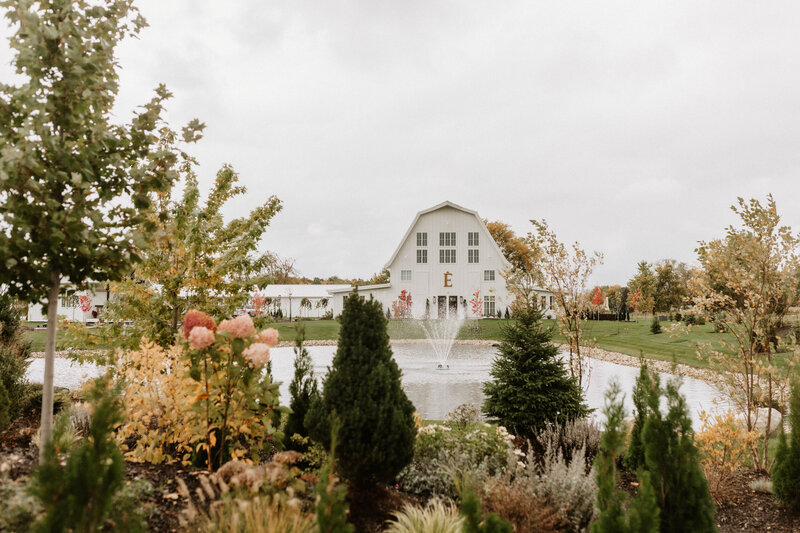 Etre farms Michigan wedding venue saint joseph st luxury barn all inclusive photography photographer -2