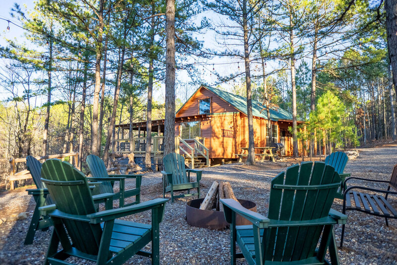 Big Timber Lodge cabin in Wolf Pen Gap sleeps up to 10 guests