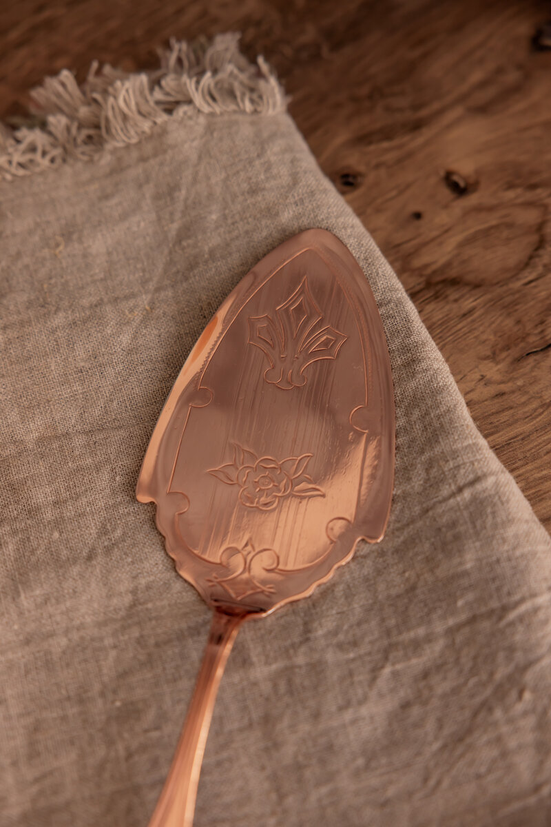 Coppermill Kitchen Antique Cake_Pie Server 1.2