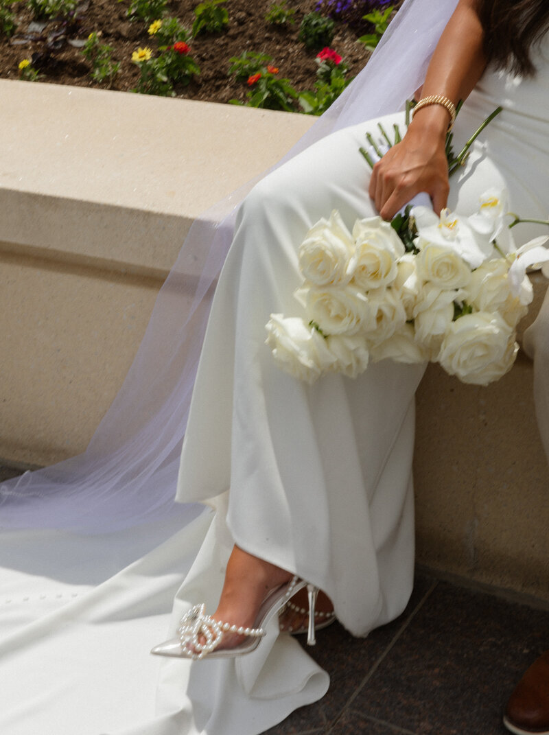 Utah bride with flowers