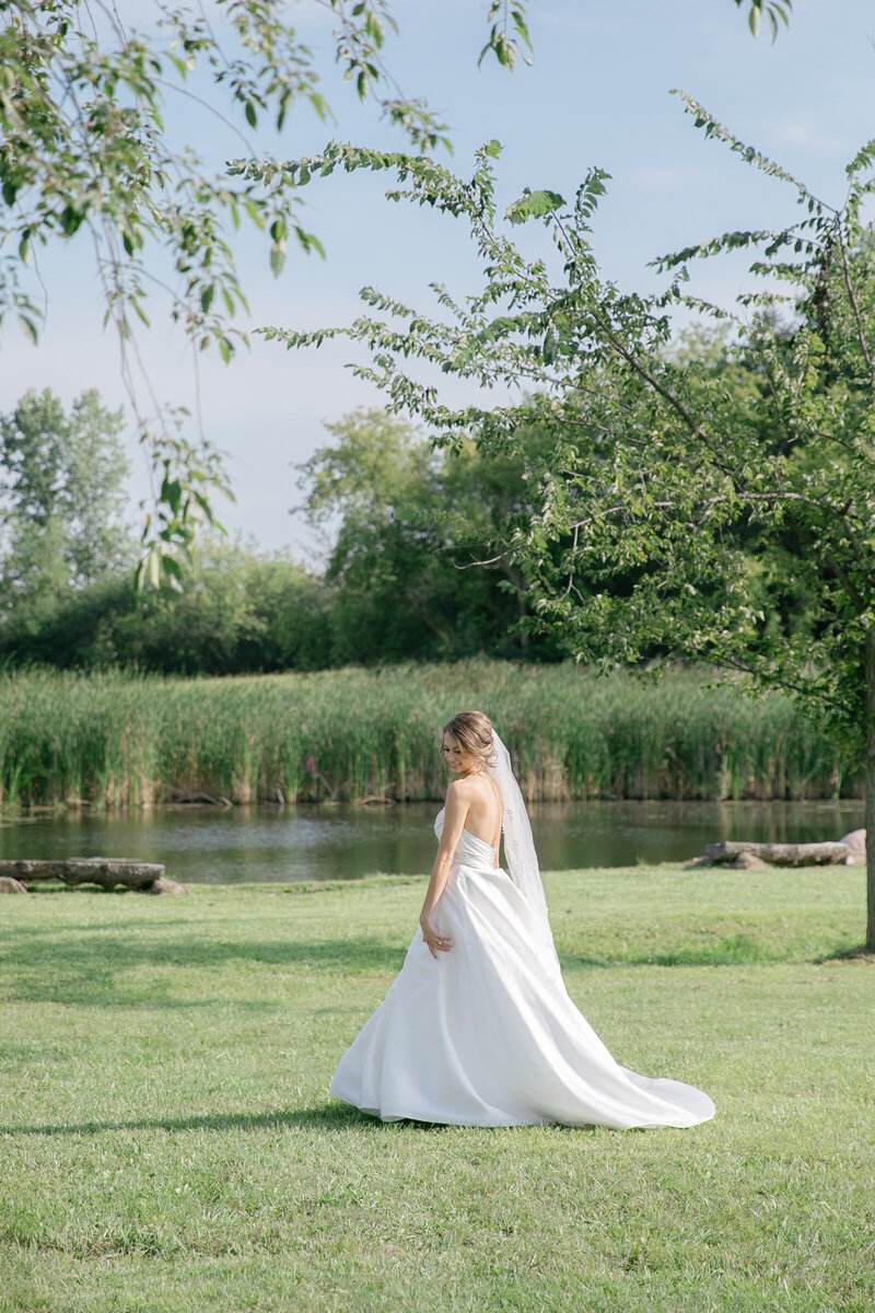bride-brookside-country-club-portrait-ohio