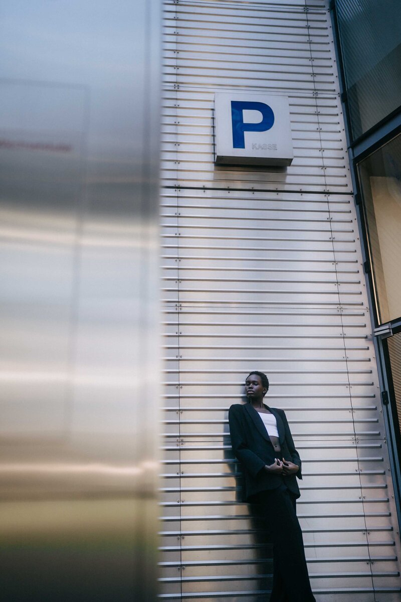 contemporary shooting in Berlin Roberto Panciatici Studio single portrait