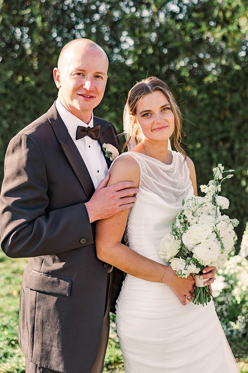 blacksburg-country-club-virginia-wedding-couple-kissing-outdoor-photo-wedding-day