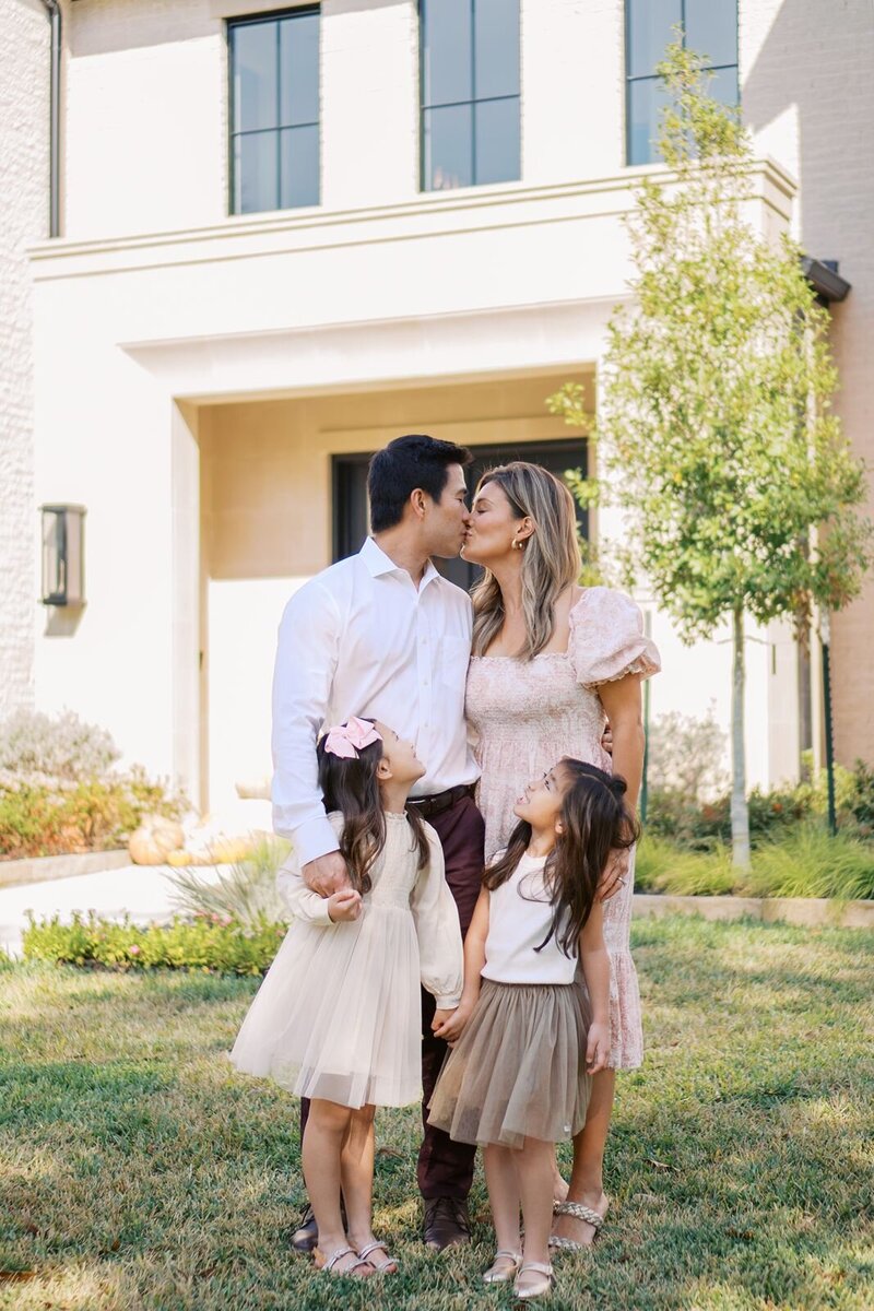 Fall family photoshoot for parents with two toddlers in Dallas Texas.