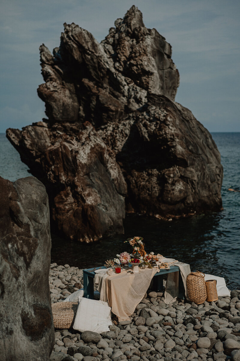 elopement wedding table  on the beach in Italy