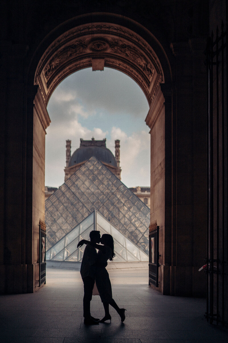070-Paris-Cinematic-Romance-travel-session-Editorial-Luxury-Fine-Art-Lisa-Vigliotta-Photography
