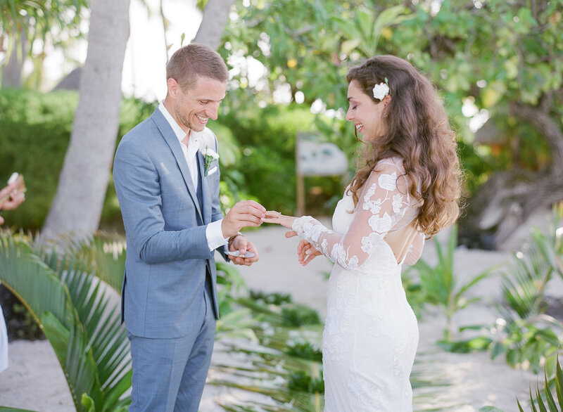 Rings exchange during the ceremony at le Tahaa island resort