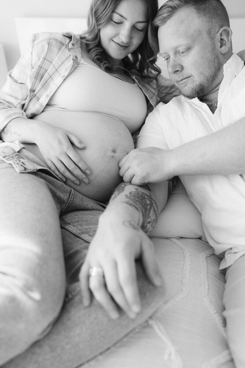 Bec and Jack - Home Maternity Shoot - Sweet Valencia Photography-45