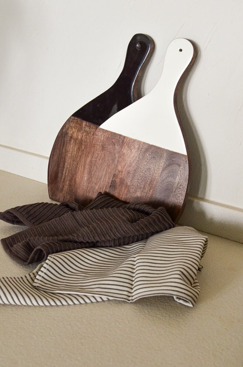 Serveerplank in mangohout verkrijgbaar in kleur bruin en crème