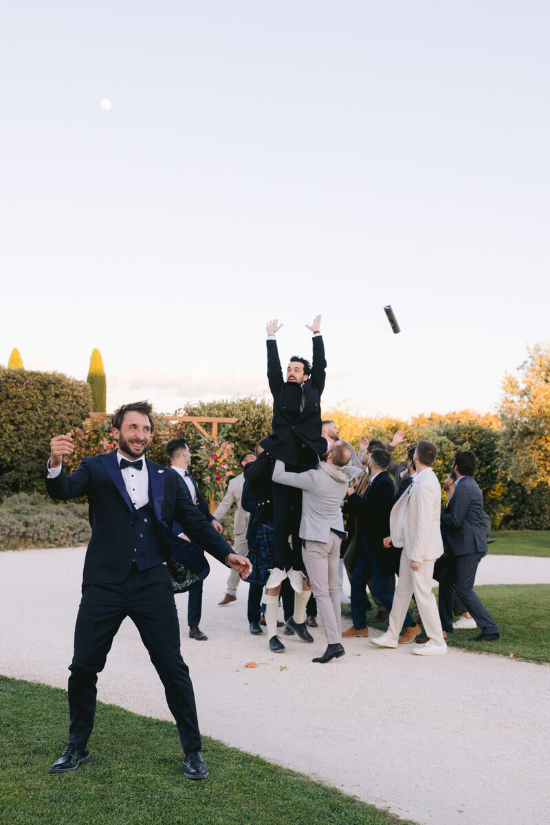 French wedding photographer Domaine de Sarson Grignan-108
