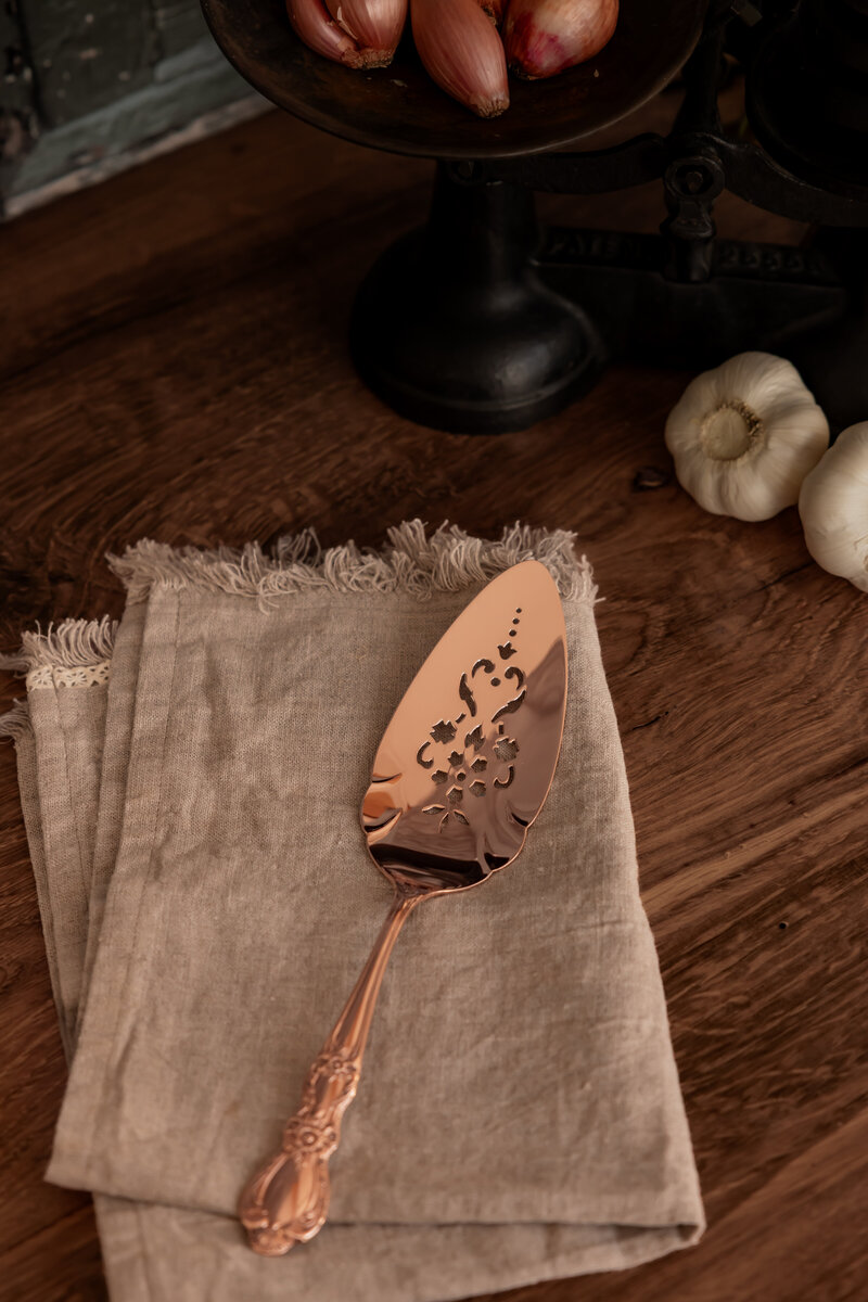 Coppermill Kitchen Antique Cake_Pie Server 5.1