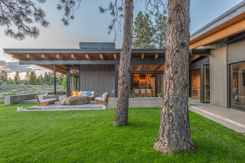 modern-mountain-house-steel-wood-beams-shed-roof