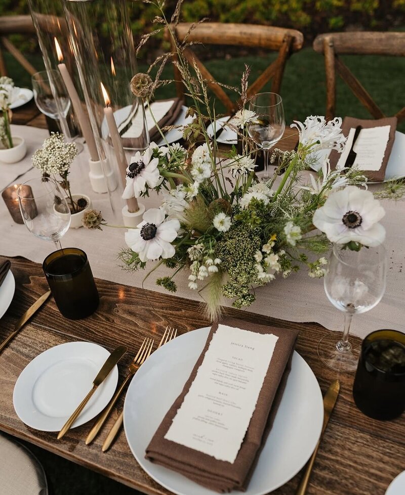 farm table design with greenery