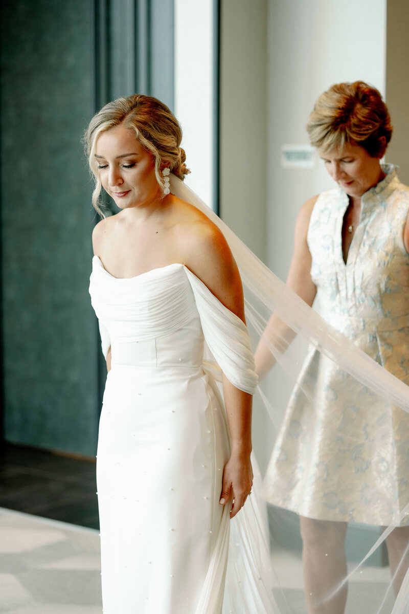 bride and mob image by Colorful Destination Wedding photographer Jess Rene