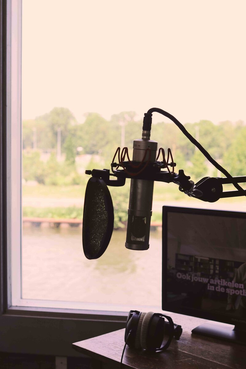 Earforce-Geluidsstudio-Amsterdam-Audio-Post-Voiceover-Geluidsproducties-muziek-podcast-webinar-studio-3-stembooth