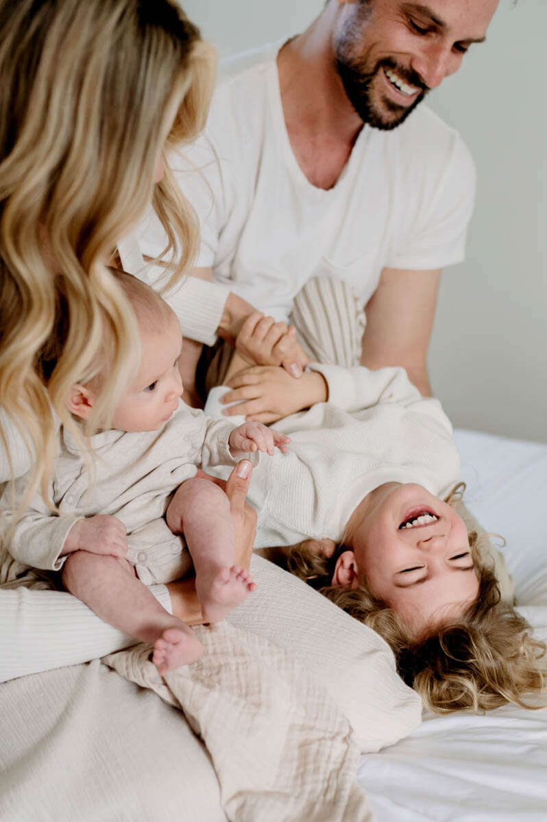Oliver-newborn-candid-interactions-chevy-chase-md