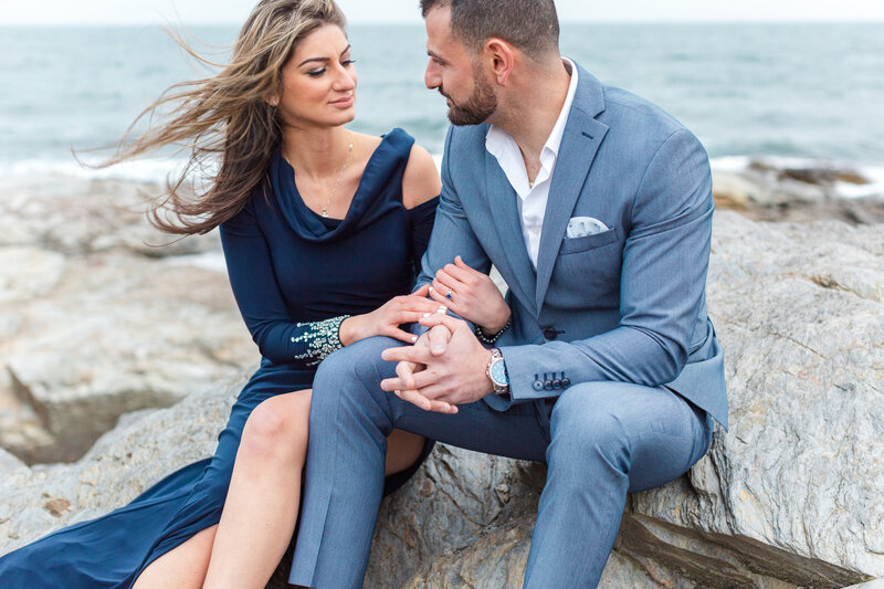engagement photography on Rhode Island cliffside