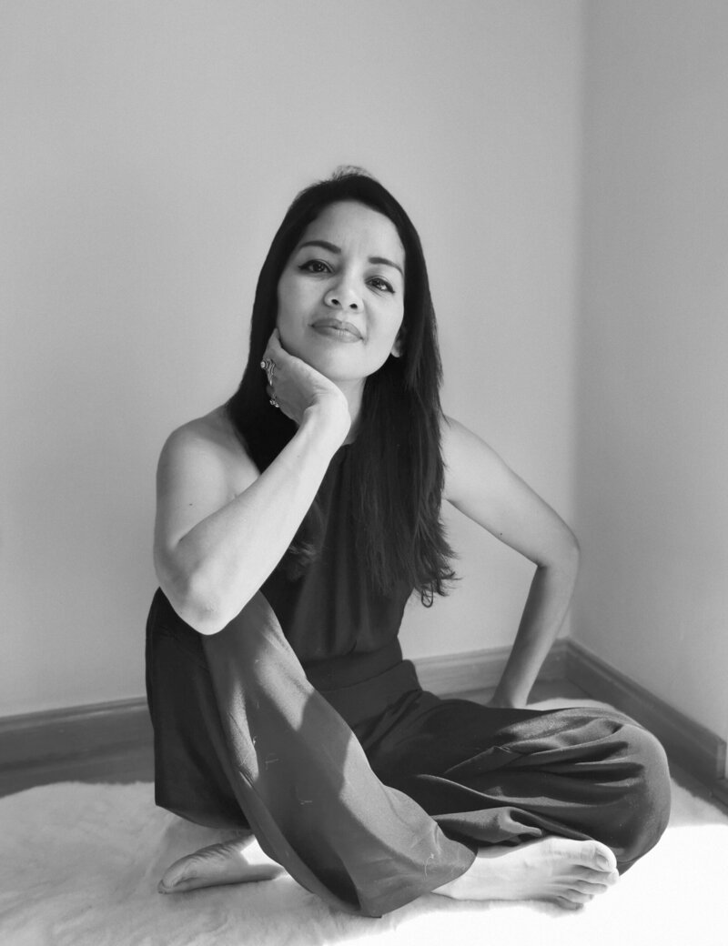 Silvana Ocas, terapeuta, investigadora, coach y guía espiritual de líderes conscientes y visionarios. Pionera creadora del programa Líder Portal® y del sistema DEEEP® (Diseño Energético Emocional Evolutivo Personal).