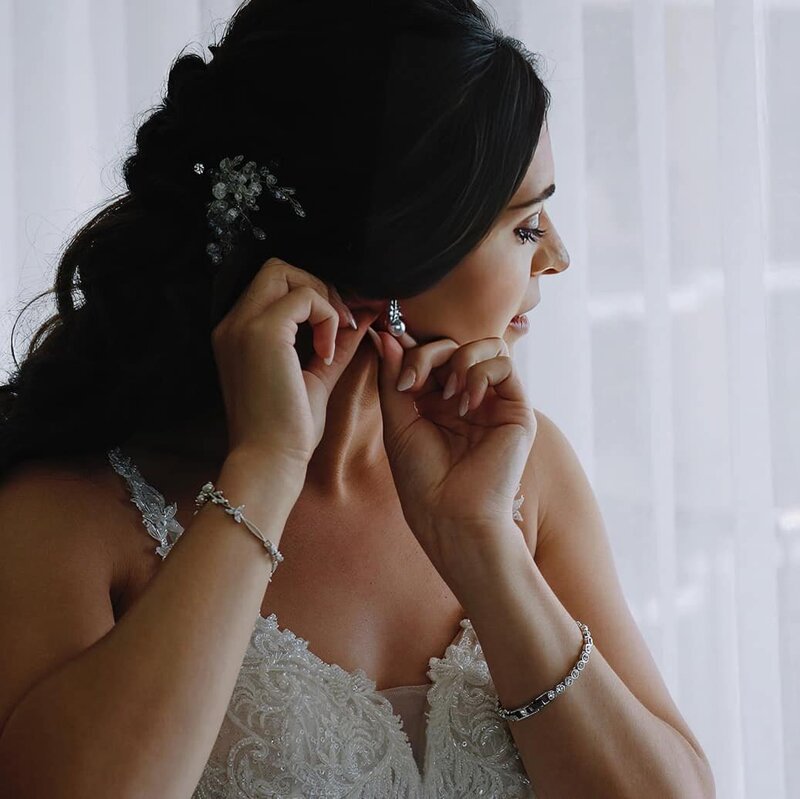 Hawaii-Bride-Putting-in-Earrings