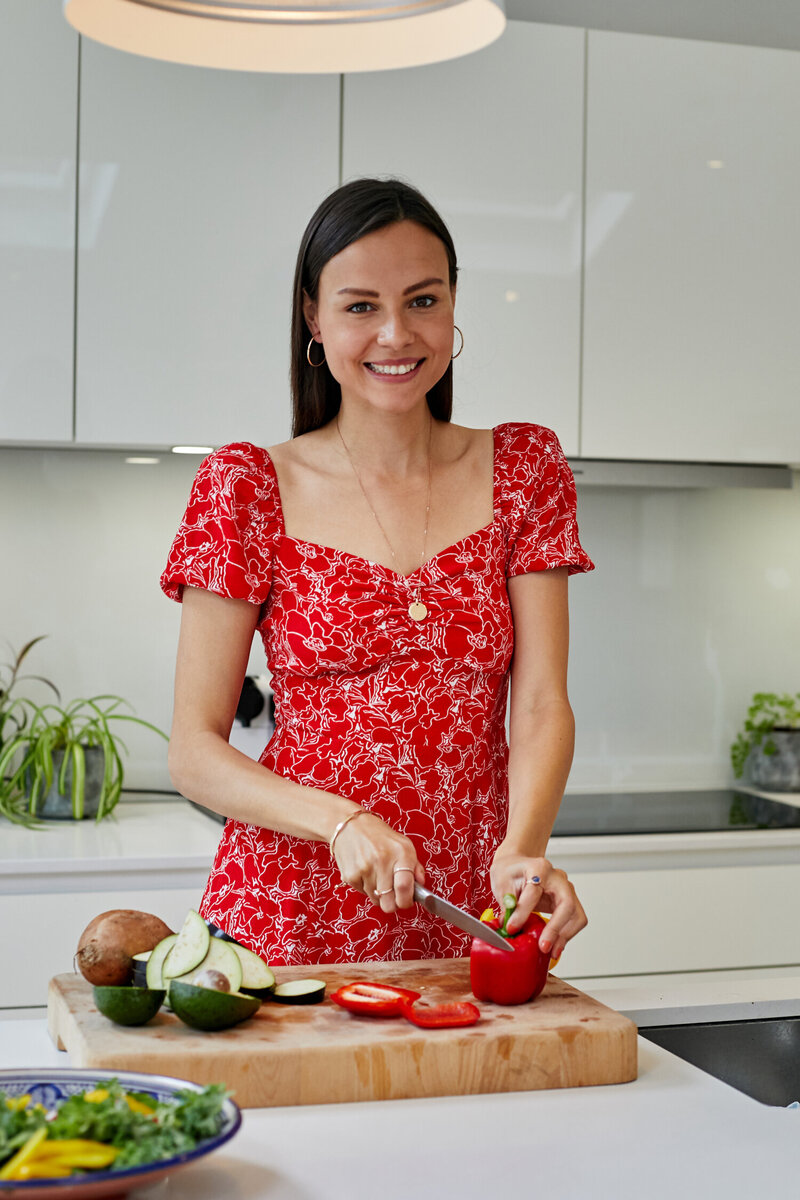 nutritionist cutting vegetables in kitchen to ensure healthy eating