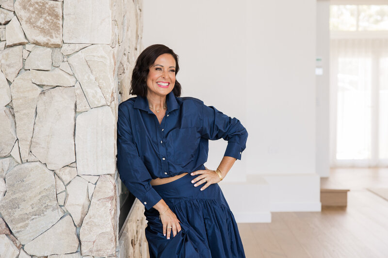 Business Keynote Speaker: Entrepreneur, passionate e-commerce coach, speaker, author, podcast host and creator of SHE-com