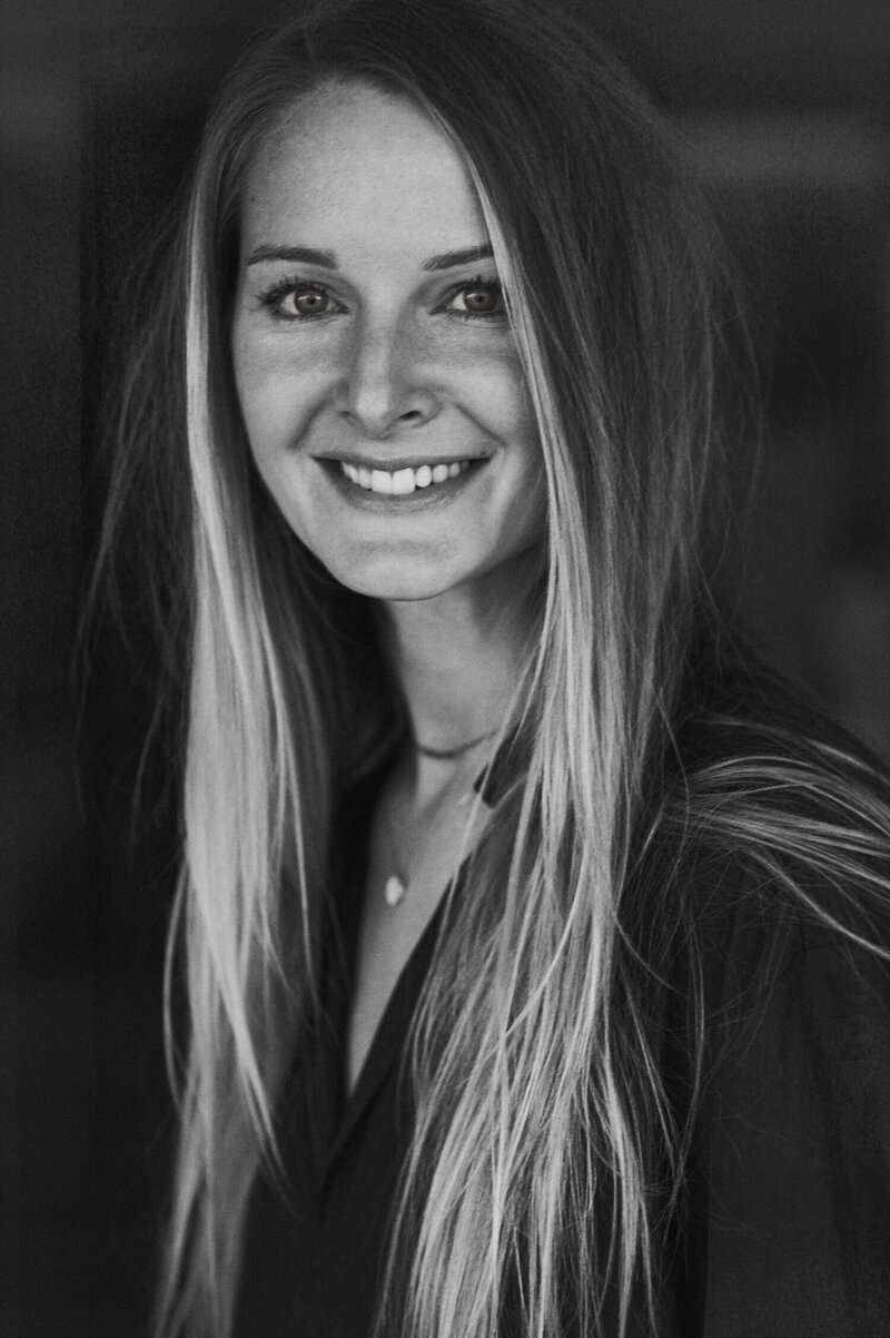 Black and white portrait of Michelle smiling