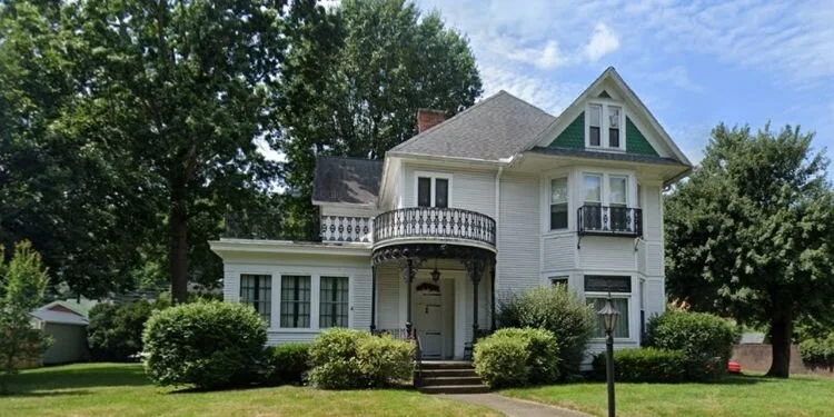 Historic Victorian style home at 1900 Lexington Ave. featured in the Ashland KY historical walking tour.