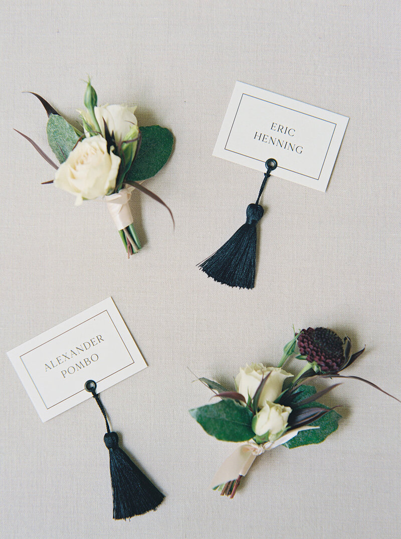 place-cards-with-tassels